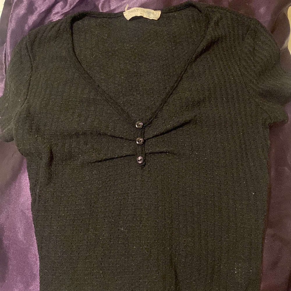 Cropped black shirt, Brand:bear dantee Size: small